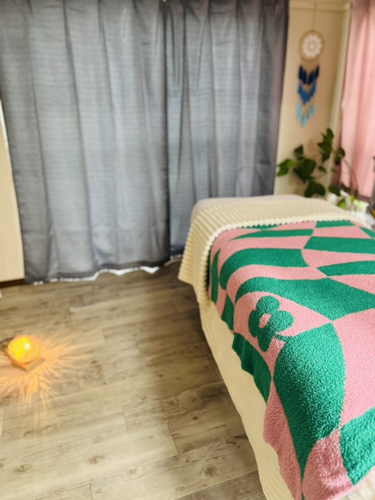 内装はシンプルで居心地のいい空間